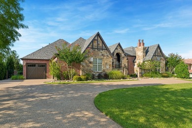Experience timeless elegance in this exceptional custom estate - photo 3