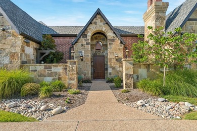 Experience timeless elegance in this exceptional custom estate - photo 4