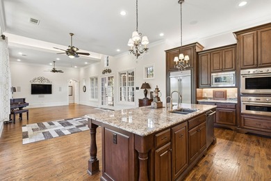 Experience timeless elegance in this exceptional custom estate - photo 8