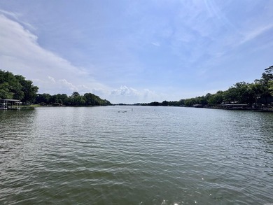 Lakefront Luxury on Lake Hamilton with Guest House, Storage - photo 3