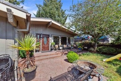 Coos Bay Home For Sale in Northbend Oregon