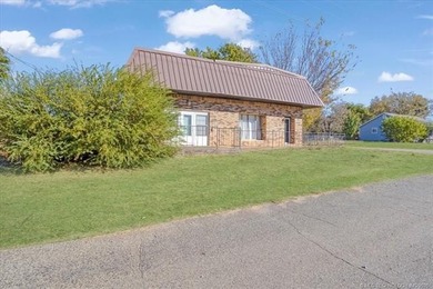 Welcome to 115 Main Street, Hendrix, OK-a true gem in the heart - photo 6