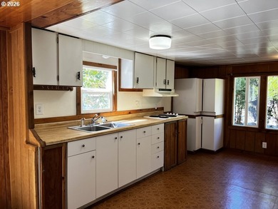 Situated on a desirable corner lot, this 0.15-acre property - photo 15
