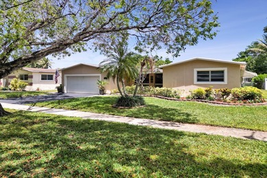 A large lot, waterfront, great living space, and Cooper City - photo 1