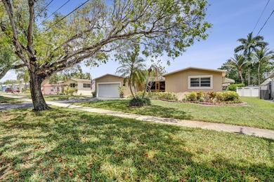 A large lot, waterfront, great living space, and Cooper City - photo 2