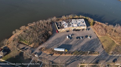 Attention builders and investors: Riverfront property is very - photo 4