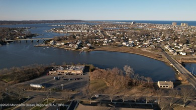Attention builders and investors: Riverfront property is very - photo 6