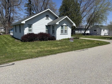 Lake Home For Sale in Houghton Lake, Michigan