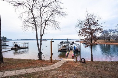 This lakefront property on Lake Hartwell truly embodies the - photo 11