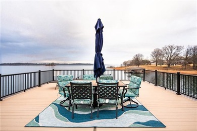 This lakefront property on Lake Hartwell truly embodies the - photo 14