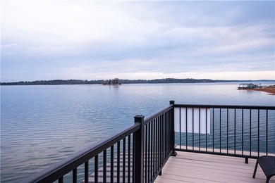This lakefront property on Lake Hartwell truly embodies the - photo 17