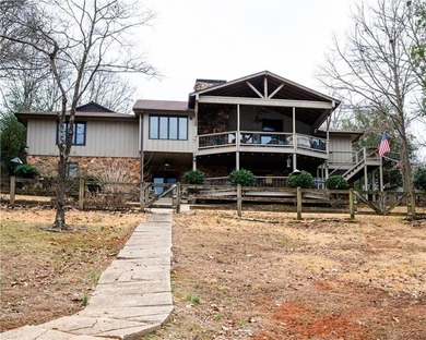 This lakefront property on Lake Hartwell truly embodies the - photo 18