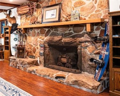This lakefront property on Lake Hartwell truly embodies the - photo 20