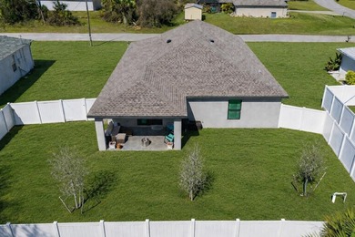 Newer 2023 construction with an open floor plan, high ceilings - photo 22