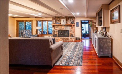 This lakefront property on Lake Hartwell truly embodies the - photo 26