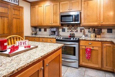 This lakefront property on Lake Hartwell truly embodies the - photo 33