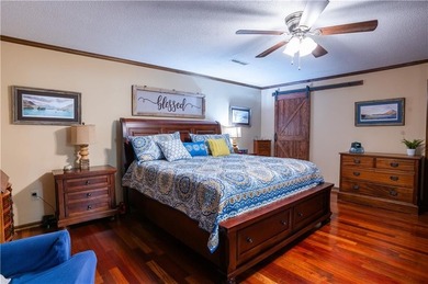 This lakefront property on Lake Hartwell truly embodies the - photo 39