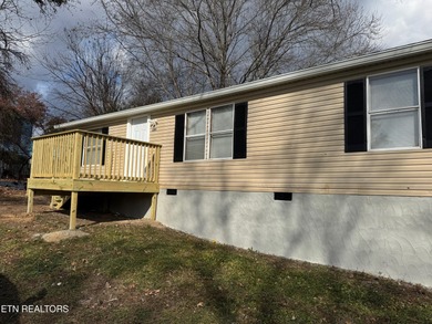 Melton Hill Lake Home For Sale in Clinton Tennessee