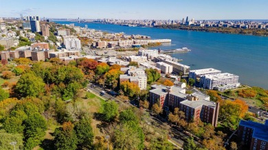 Beautifully maintained, this inviting one-bedroom unit offers