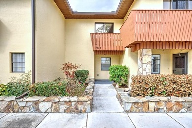 Beautiful, spacious, and cozy fully remodeled townhouse in a - photo 2