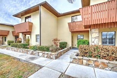 Beautiful, spacious, and cozy fully remodeled townhouse in a - photo 3
