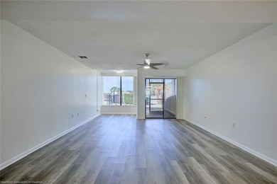 Beautiful, spacious, and cozy fully remodeled townhouse in a - photo 4