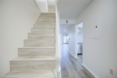 Beautiful, spacious, and cozy fully remodeled townhouse in a - photo 5