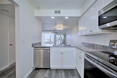 Beautiful, spacious, and cozy fully remodeled townhouse in a - photo 6