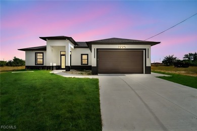 Cape Coral Lakes Area Home For Sale in Cape Coral Florida