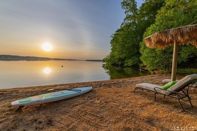 You don't come to Lake Gaston for ordinary-you come for - photo 45