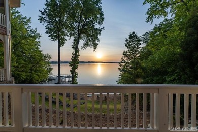 You don't come to Lake Gaston for ordinary-you come for - photo 46