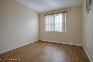 One family end unit townhouse consisting of three bedrooms - photo 11