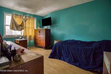One family end unit townhouse consisting of three bedrooms - photo 12