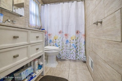 One family end unit townhouse consisting of three bedrooms - photo 14