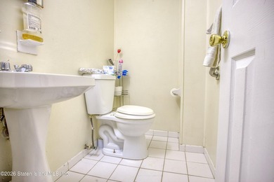 One family end unit townhouse consisting of three bedrooms - photo 15