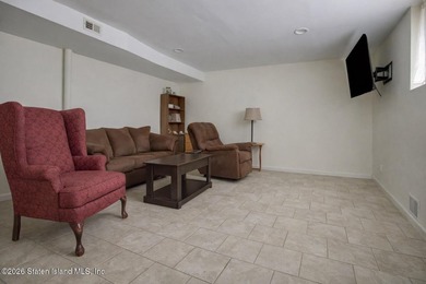 One family end unit townhouse consisting of three bedrooms - photo 16