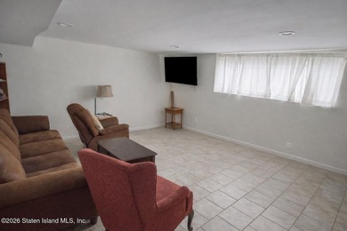 One family end unit townhouse consisting of three bedrooms - photo 17