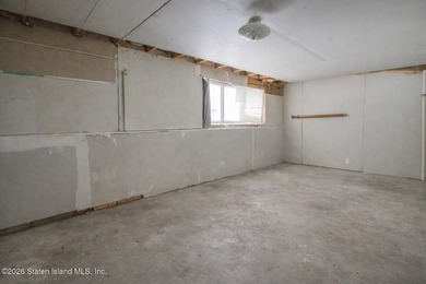 One family end unit townhouse consisting of three bedrooms - photo 21