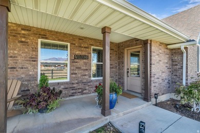 The home is fully remodeled in 2019 and beautifully finished - photo 2