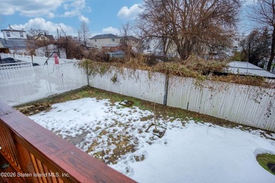 One family end unit townhouse consisting of three bedrooms - photo 25