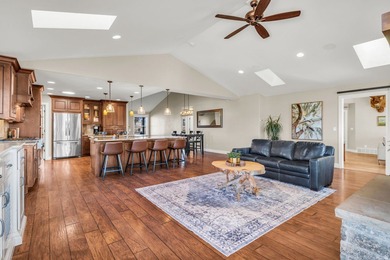 The home is fully remodeled in 2019 and beautifully finished - photo 8