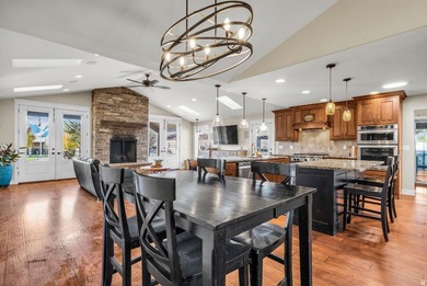 The home is fully remodeled in 2019 and beautifully finished - photo 9