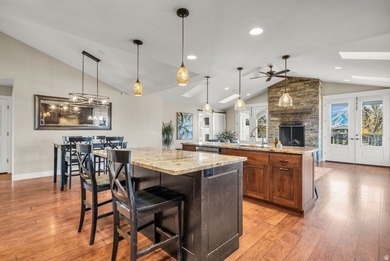 The home is fully remodeled in 2019 and beautifully finished - photo 10