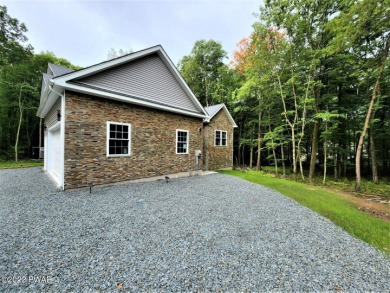 Lake Wallenpaupack Home For Sale in Tafton Pennsylvania