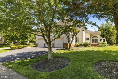 Welcome to this WONDERFUL Home in the PRESTIGIOUS Gated Golf - photo 4