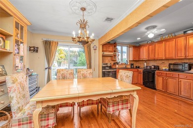 Welcome to this beautifully maintained split-level home located - photo 6