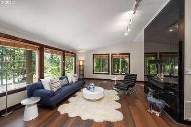 Minutes to downtown Lake Oswego. Boutique shopping, wine bars - photo 7