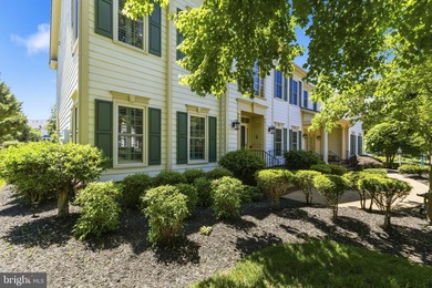 Welcome to this WONDERFUL Home in the PRESTIGIOUS Gated Golf - photo 7