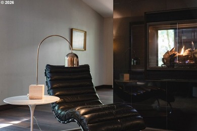 Minutes to downtown Lake Oswego. Boutique shopping, wine bars - photo 8