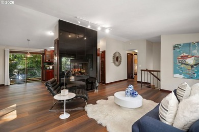 Minutes to downtown Lake Oswego. Boutique shopping, wine bars - photo 9
